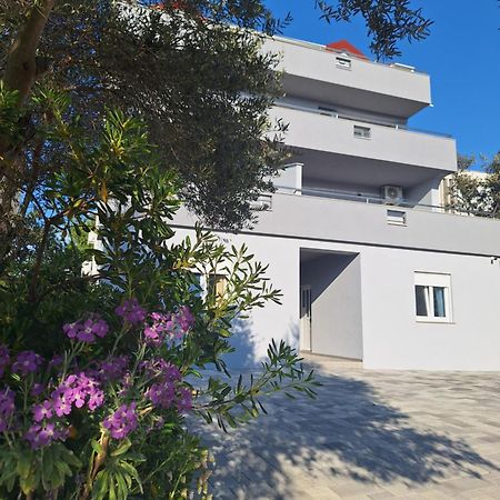 Apartments Miki 2 Новаля Екстер'єр фото