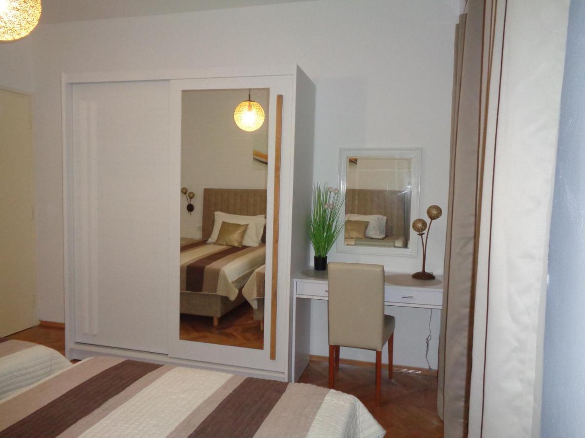 Apartments Miki 2 Новаля Екстер'єр фото
