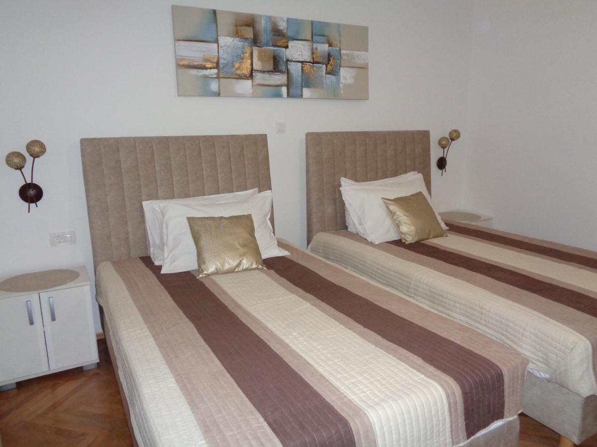 Apartments Miki 2 Новаля Екстер'єр фото