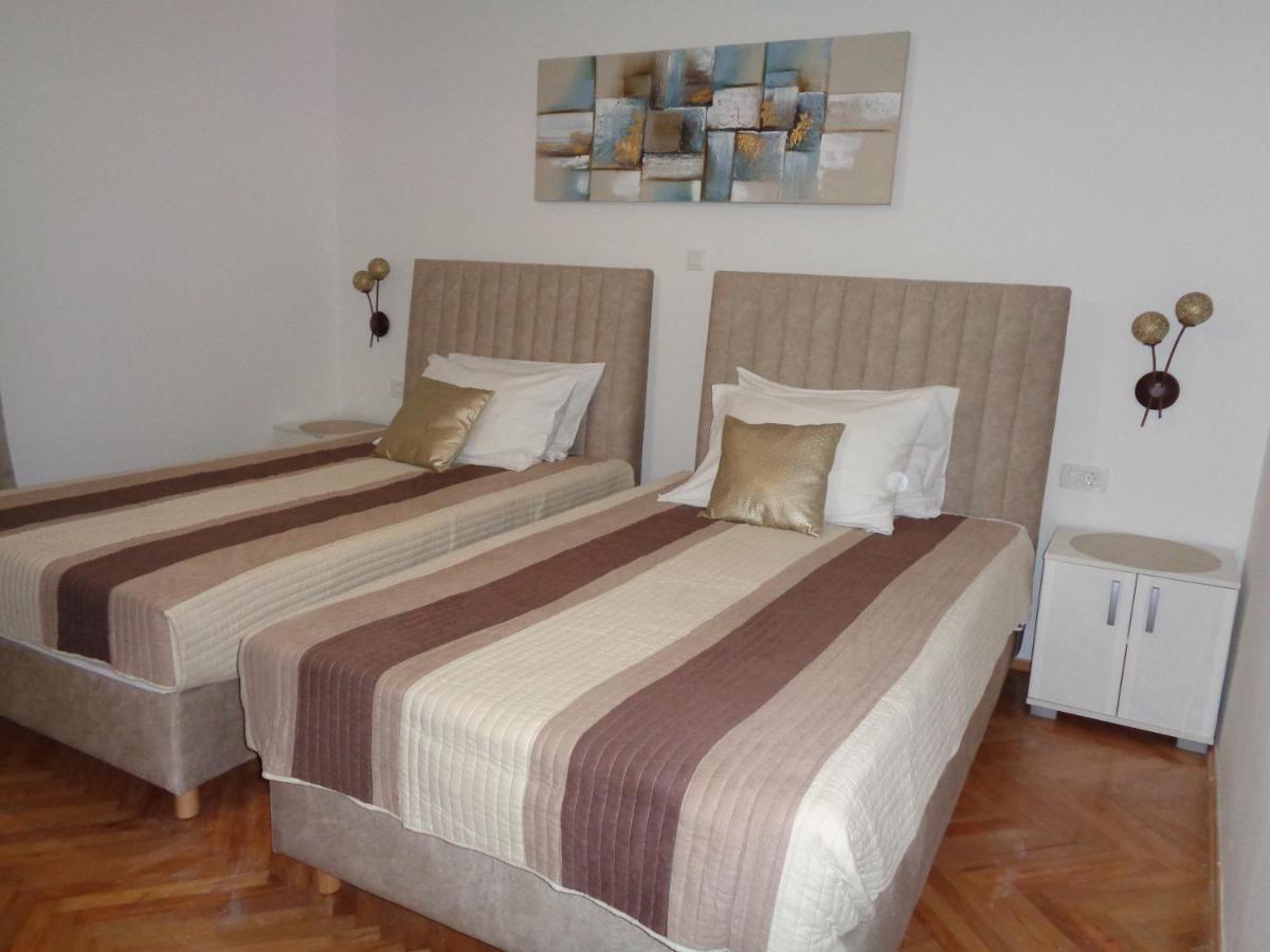 Apartments Miki 2 Новаля Екстер'єр фото