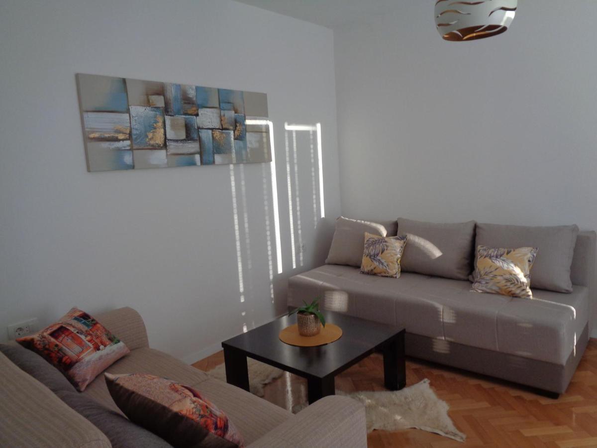 Apartments Miki 2 Новаля Екстер'єр фото