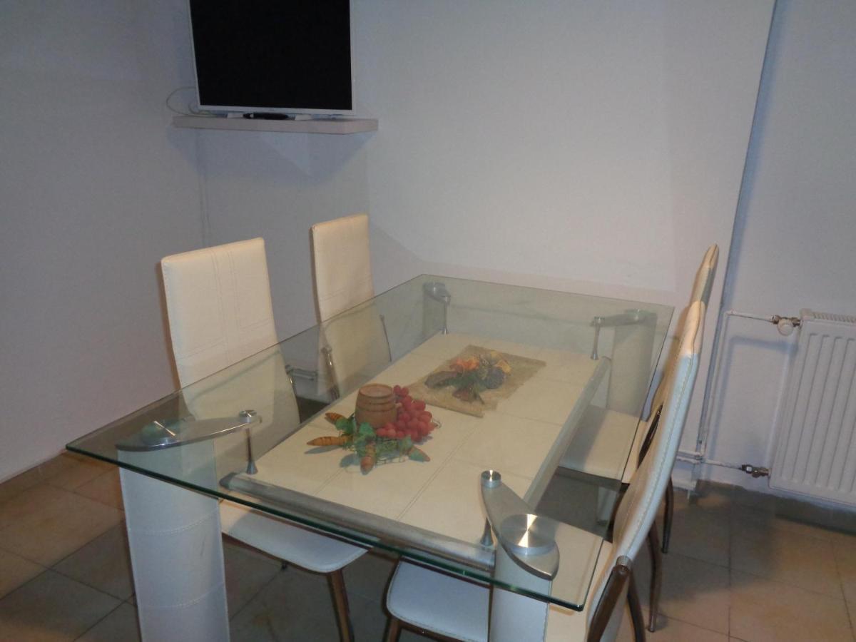 Apartments Miki 2 Новаля Екстер'єр фото