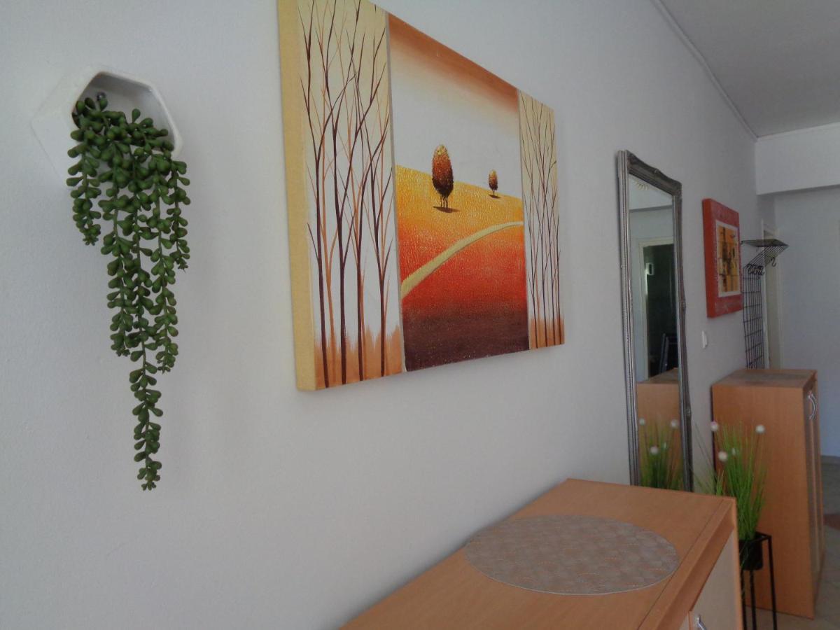 Apartments Miki 2 Новаля Екстер'єр фото