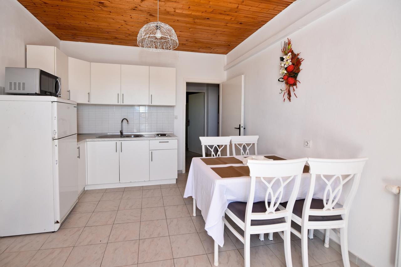 Apartments Miki 2 Новаля Екстер'єр фото