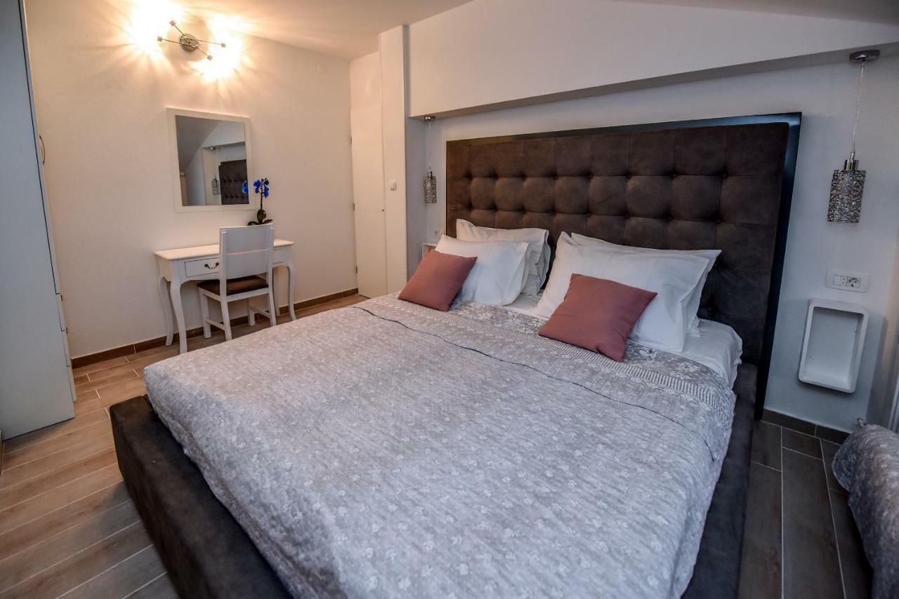 Apartments Miki 2 Новаля Екстер'єр фото
