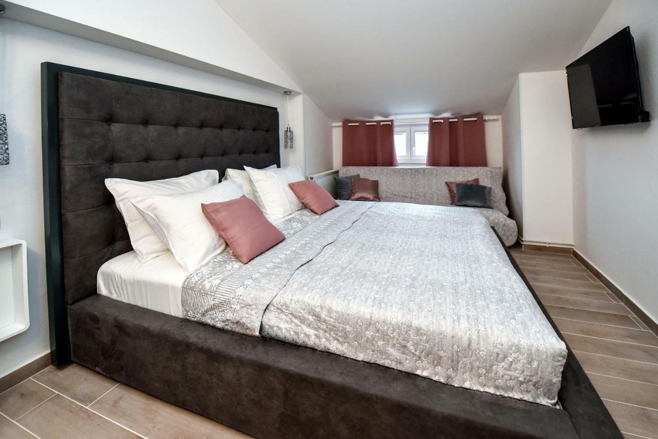 Apartments Miki 2 Новаля Екстер'єр фото