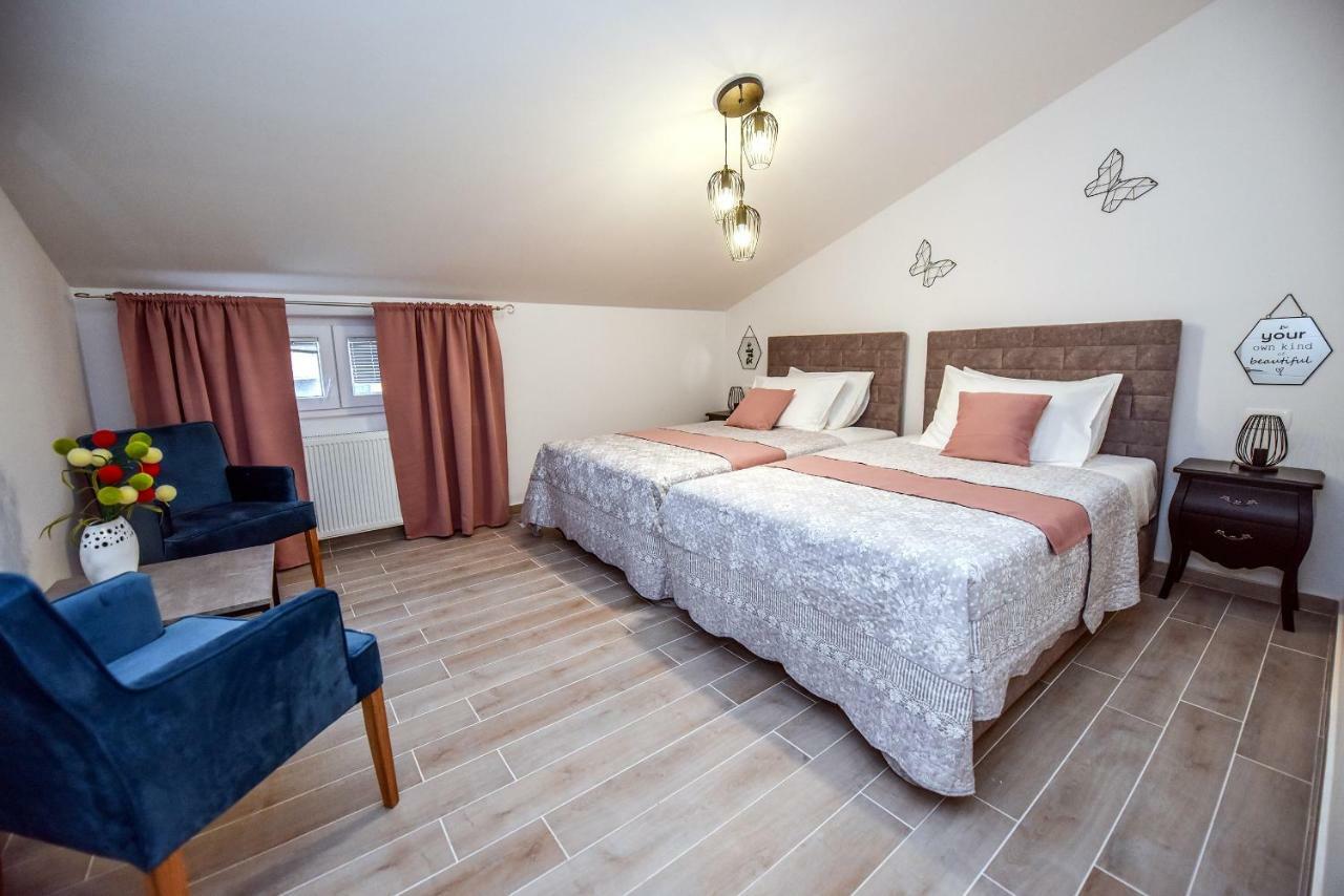 Apartments Miki 2 Новаля Екстер'єр фото